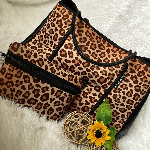 HAUTE SHORE Handbags - Haute Shore Leopard Tote HARD TO FIND